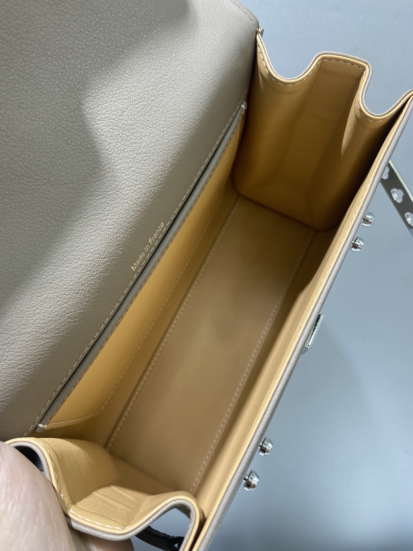 델보 톰페트 MM 샤리오뜨백